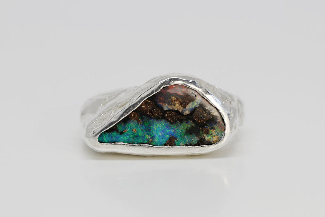 Eclipse opal signet