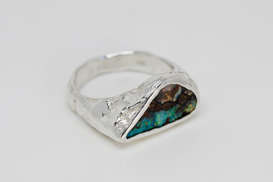 Eclipse opal signet