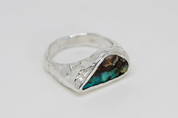 Eclipse opal signet