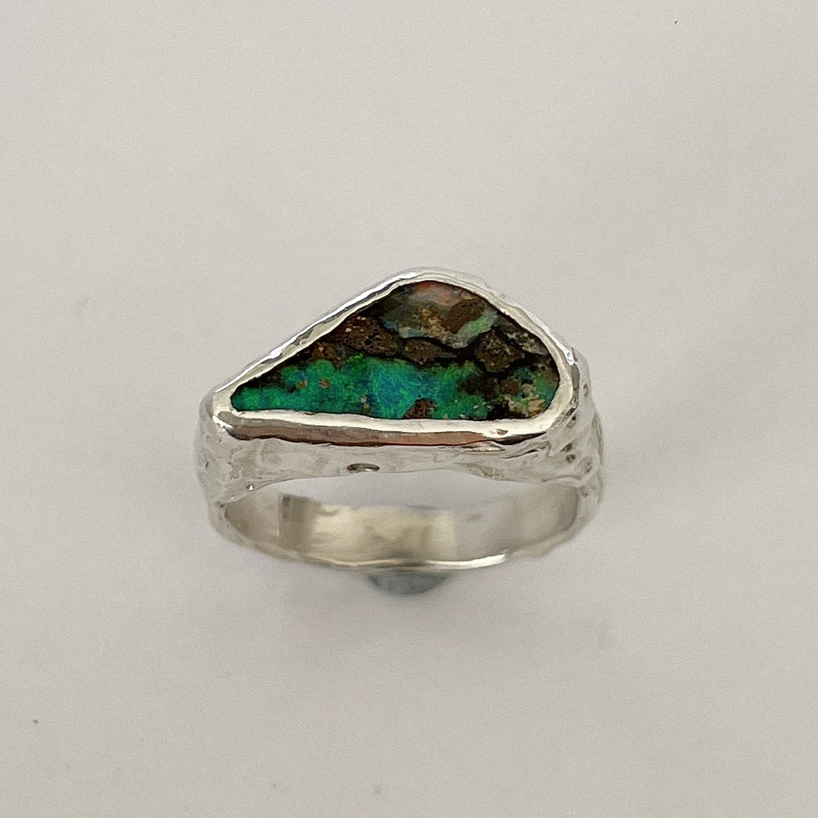 Eclipse opal signet