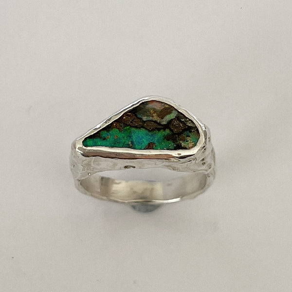 Eclipse opal signet