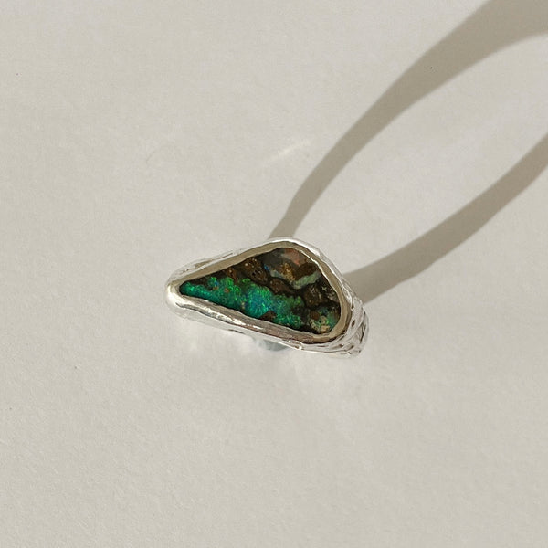 Eclipse opal signet