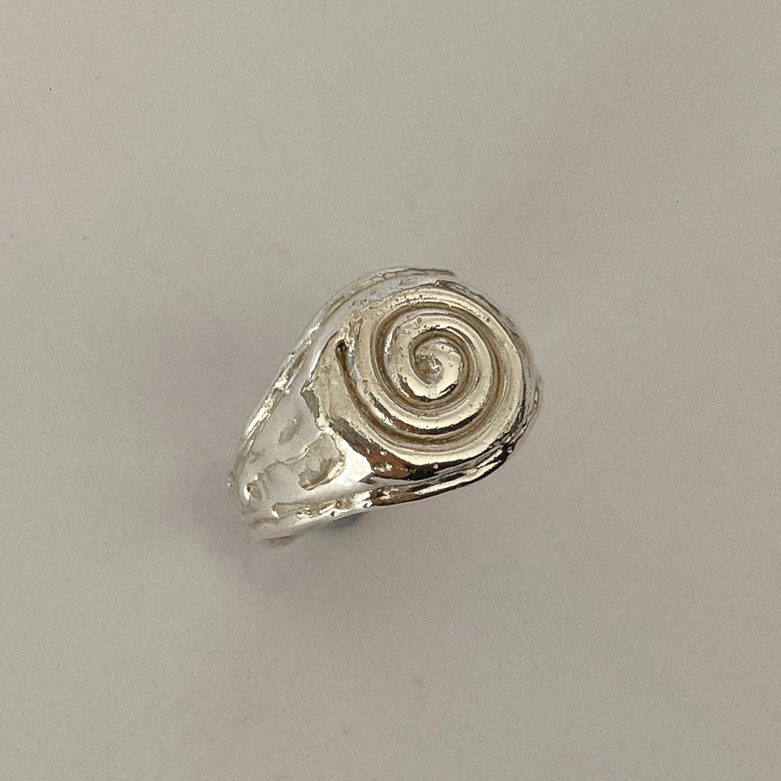 Spiral signet