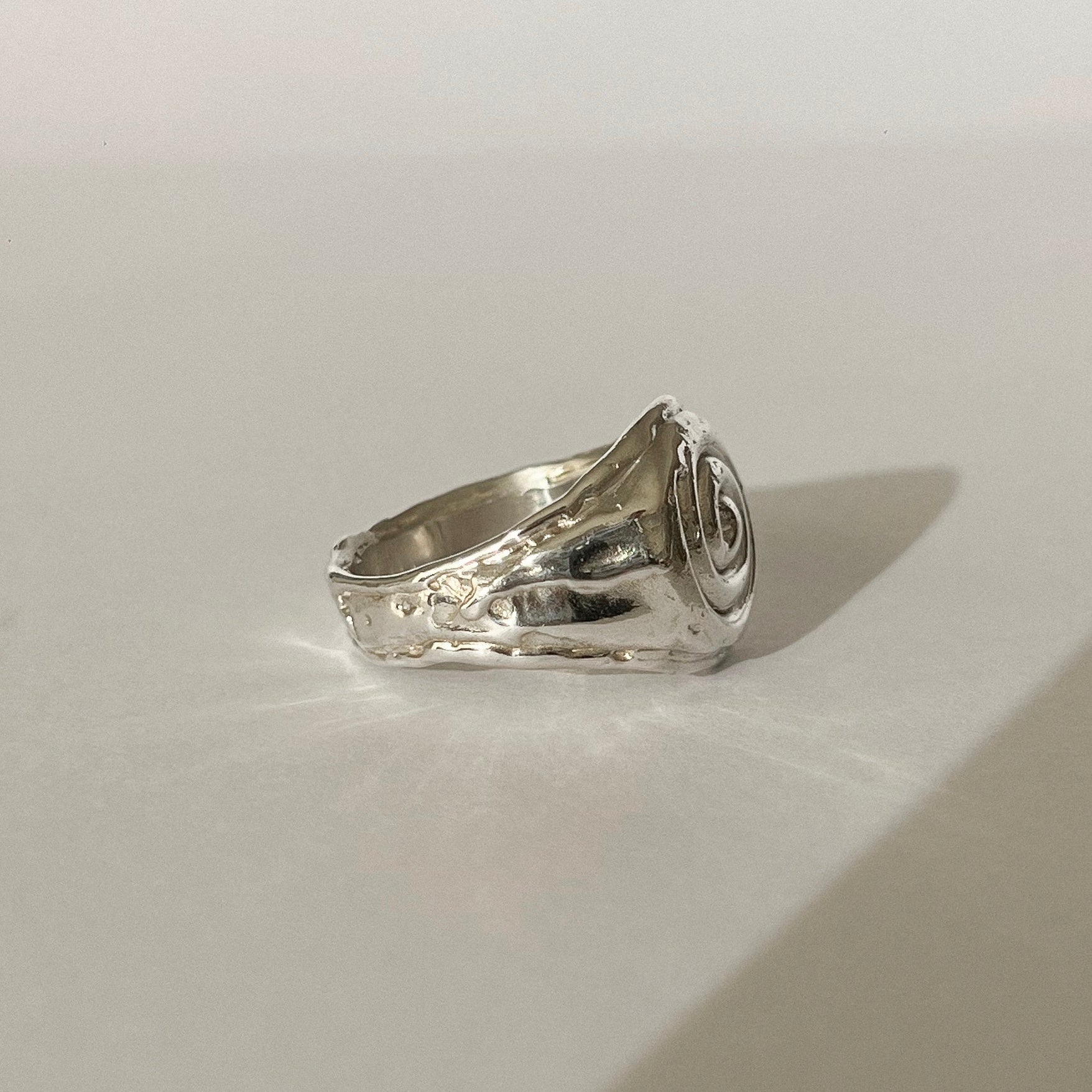 Spiral signet