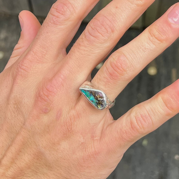Eclipse opal signet