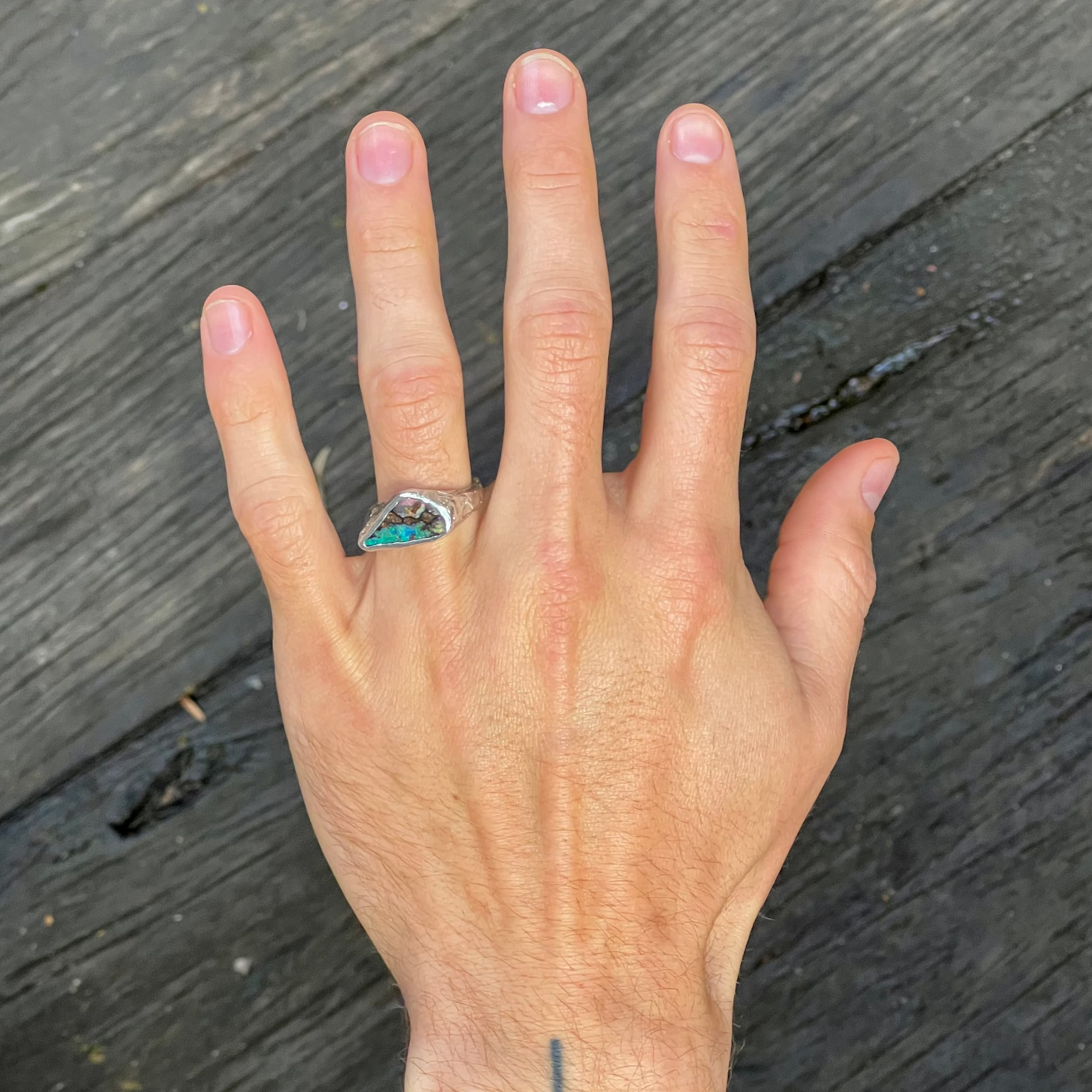 Eclipse opal signet