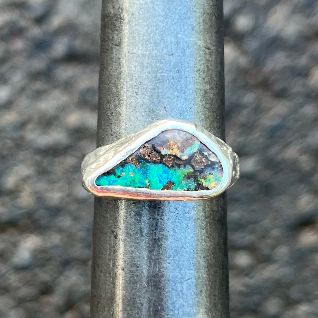 Eclipse opal signet